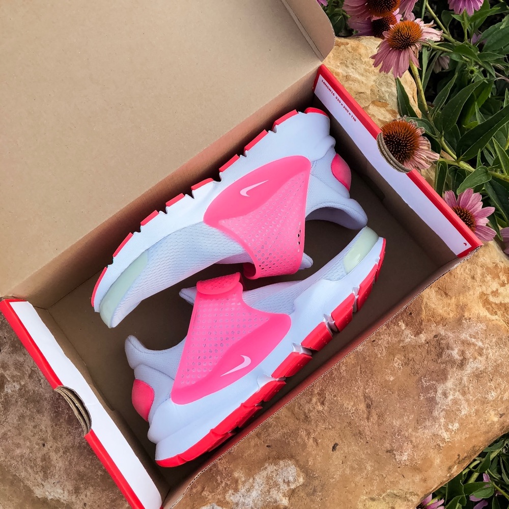 Nike Sock Dart • size 4Y = Women’s size 5.5